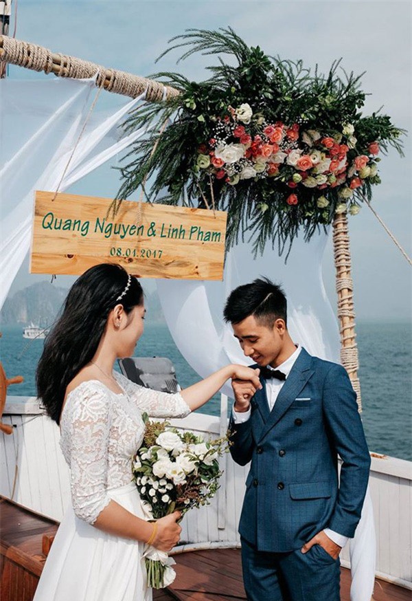 Đám cưới lãng mạn trên du thuyền ở vịnh Hạ Long khiến nhiều người ghen tỵ - Ảnh 1.