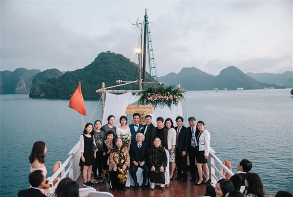 Đám cưới lãng mạn trên du thuyền ở vịnh Hạ Long khiến nhiều người ghen tỵ - Ảnh 10.