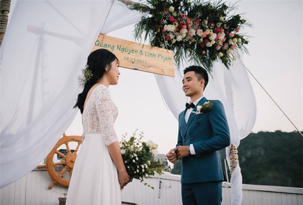 Đám cưới lãng mạn trên du thuyền ở vịnh Hạ Long khiến nhiều người ghen tỵ - Ảnh 3.