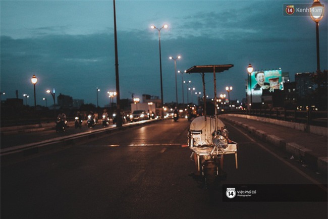 Xe hàng rong 25 năm và một tổ ấm đơn sơ của anh gù nhà thờ Đức Bà Sài Gòn - Ảnh 11.