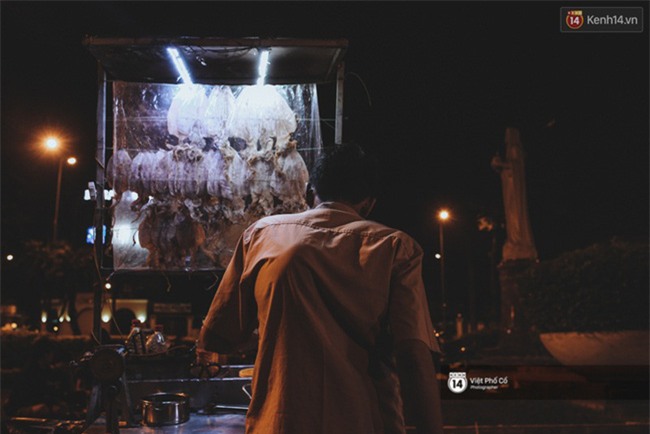 Xe hàng rong 25 năm và một tổ ấm đơn sơ của anh gù nhà thờ Đức Bà Sài Gòn - Ảnh 14.