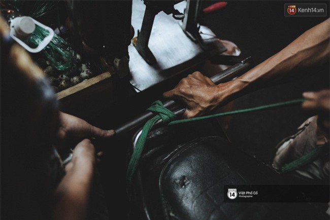 Xe hàng rong 25 năm và một tổ ấm đơn sơ của anh gù nhà thờ Đức Bà Sài Gòn - Ảnh 15.