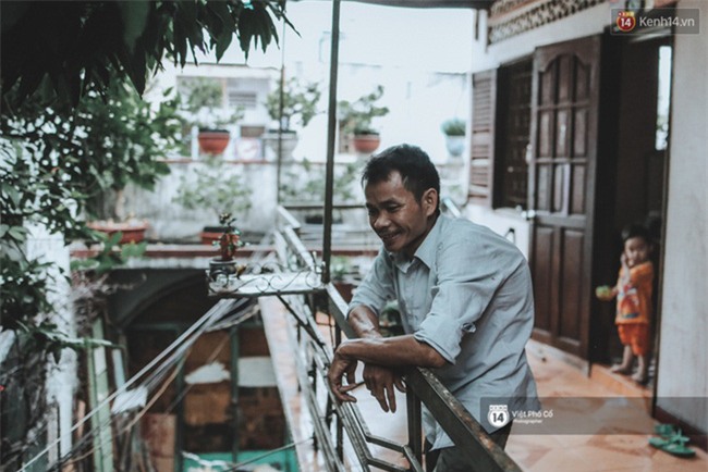 Xe hàng rong 25 năm và một tổ ấm đơn sơ của anh gù nhà thờ Đức Bà Sài Gòn - Ảnh 2.