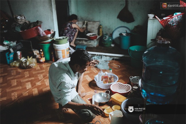 Xe hàng rong 25 năm và một tổ ấm đơn sơ của anh gù nhà thờ Đức Bà Sài Gòn - Ảnh 8.