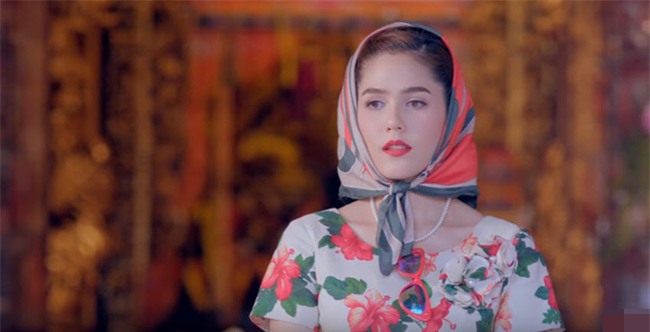 "nu hoang noi y" gay sot man anh viet vi... 2 chong hinh anh 1