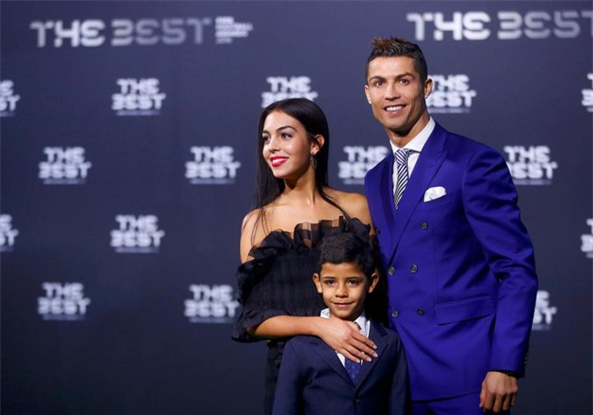 Bạn gái Ronaldo đánh bật nhan sắc sao Hollywood tại Gala FIFA - Ảnh 2.