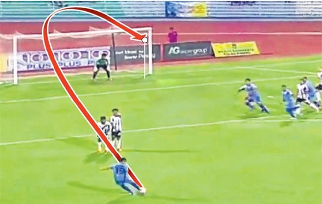 Mohd Faiz Subri, chang nong dan danh bai ca Messi, Neymar hinh anh 1