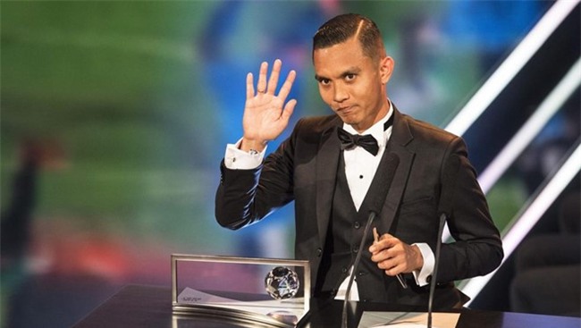 Mohd Faiz Subri, chang nong dan danh bai ca Messi, Neymar hinh anh 2