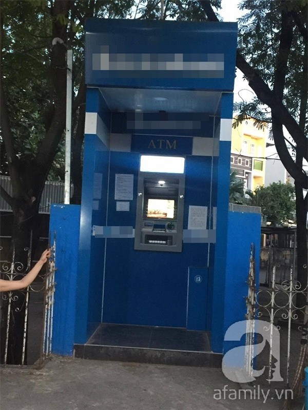 Dân mạng dè bỉu người đàn ông nhặt 3 triệu đồng ở bốt ATM tìm người trả lại, 2 ngày sau, sự thật mới sáng - Ảnh 2.