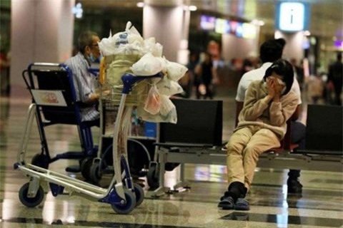 Cho thuê căn hộ 16 triệu/tháng, người phụ nữ ở sân bay suốt 8 năm