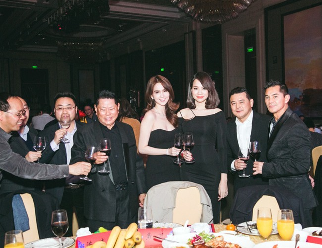 Ngọc Trinh diện đầm trễ nải ra mắt đồng nghiệp bạn trai tỷ phú Hoàng Kiều - Ảnh 6.