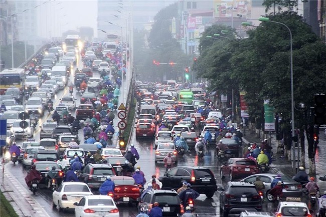 Hà Nội mưa rét, nhiều đường tắc trầm trọng