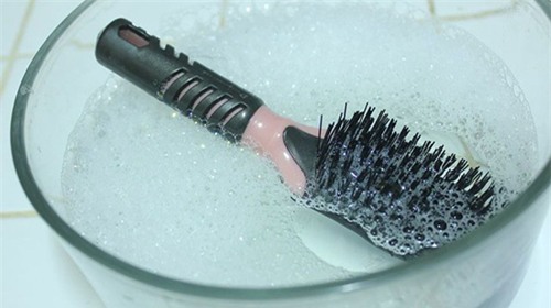 chuyen kinh khung gi se xay ra neu ban khong ve sinh luoc deu dan? - 6