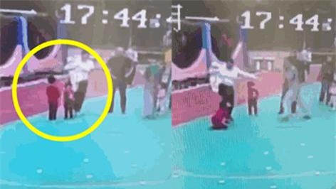 Clip sốc: Bé gái 6 tuổi bị mẹ kế đá liên tục vào người vì giận cá chém thớt - Ảnh 2.