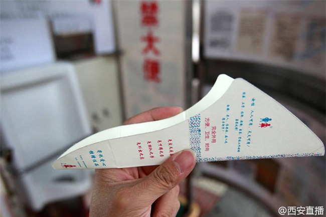 Trung Quốc: Trường Đại học yêu cầu nữ sinh đi vệ sinh đứng để tiết kiệm nước - Ảnh 2.