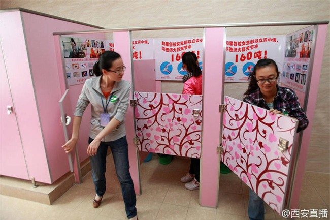 Trung Quốc: Trường Đại học yêu cầu nữ sinh đi vệ sinh đứng để tiết kiệm nước - Ảnh 4.