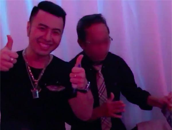 Hành động gây tranh cãi của ca sĩ Akira Phan với khán giả nữ - Ảnh 3.