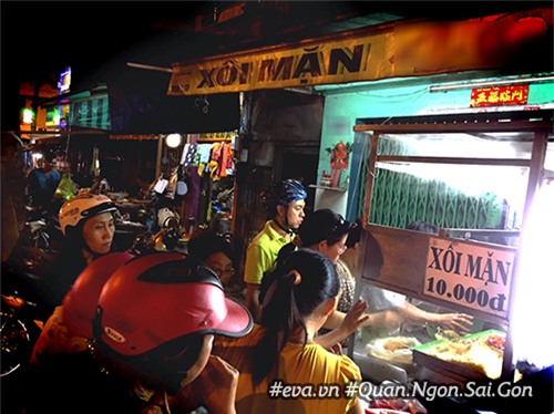 "xoi nha xac", mon an rung ron nhung dem nao nguoi sai gon cung xep hang dung mua - 1