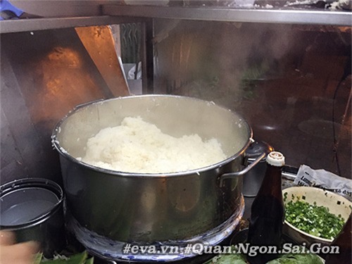 "xoi nha xac", mon an rung ron nhung dem nao nguoi sai gon cung xep hang dung mua - 6