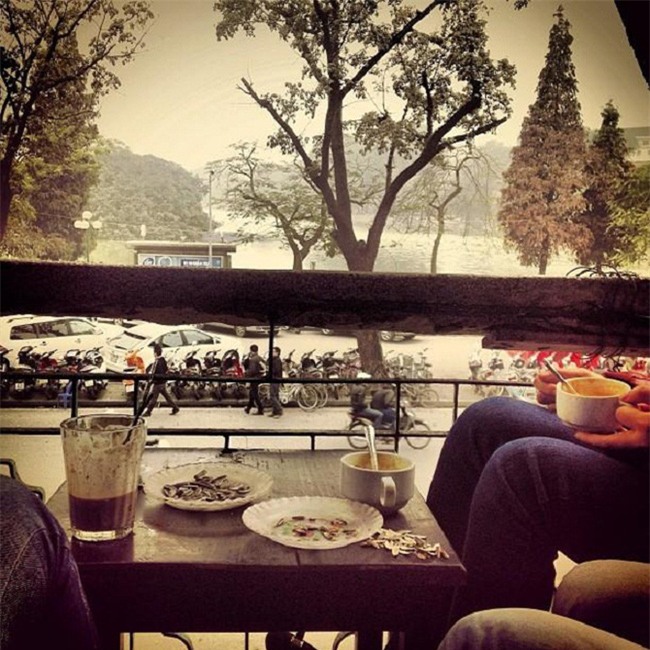 Cặp vợ chồng giải quyết chuyện ly hôn văn minh, bình thản bên... ly cà phê gây sốt mạng - Ảnh 1.