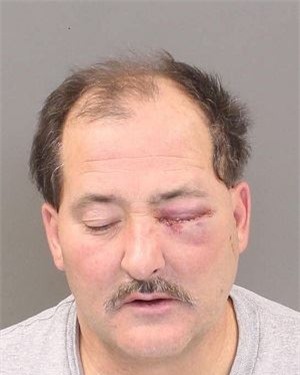 vo chi can trom mot mieng banh sandwich, chong lien no sung ban hinh anh 1