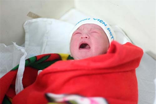 day la anh con gai hong que khi moi sinh ma co giau suot thoi gian qua - 1