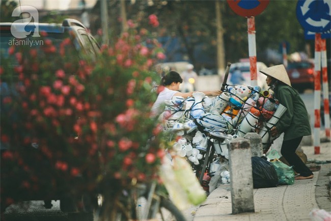 Rằm tháng Chạp, đã thấy nôn nao vị Tết khi hoa đào về trên phố xuân - Ảnh 16.