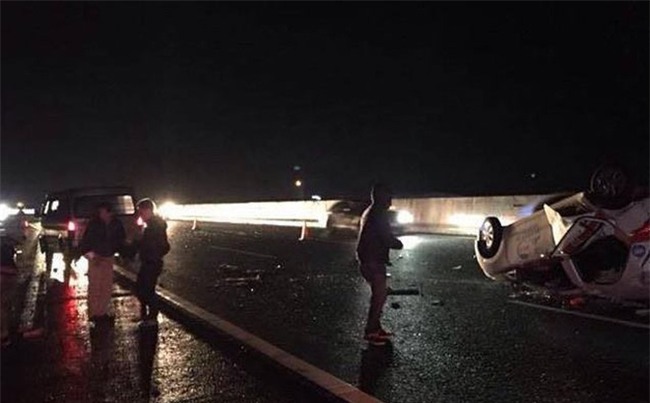 Xe 16 chỗ đâm taxi trên cao tốc Hà Nội – Hải Phòng, nhiều người bị thương