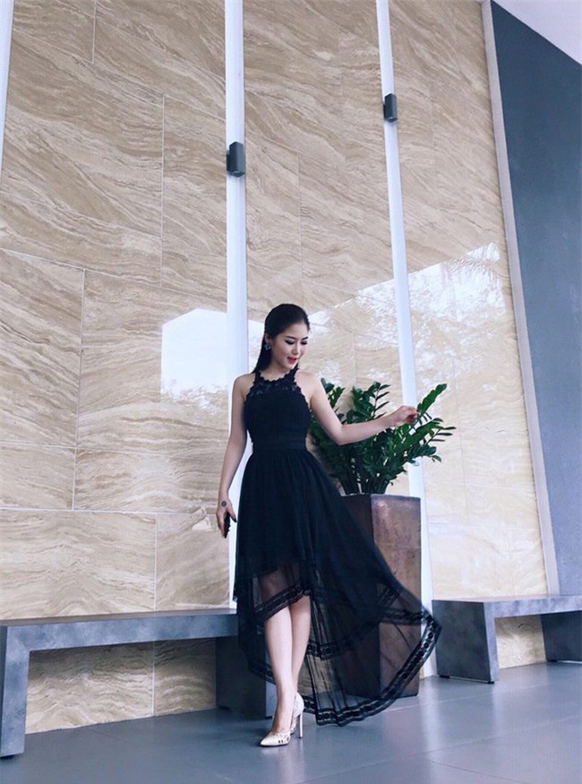 Ngọc Trinh bất ngờ kín đáo, Angela Phương Trinh đổi mốt mái ngố lạ lẫm trong street style tuần này - Ảnh 16.