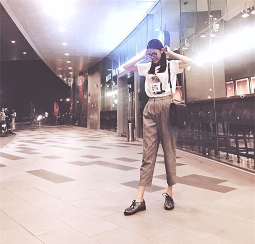 Ngọc Trinh bất ngờ kín đáo, Angela Phương Trinh đổi mốt mái ngố lạ lẫm trong street style tuần này - Ảnh 7.