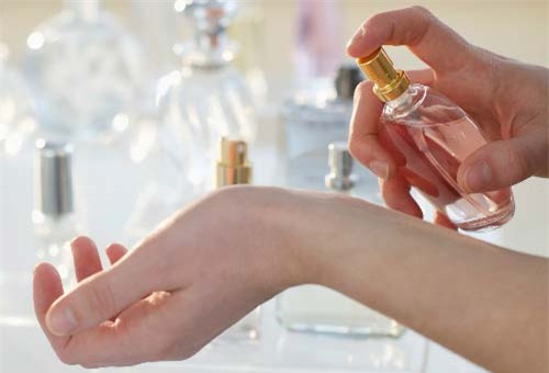 99% chi em mac phai 5 thoi quen nay khien mun moc nhu no hoa tren mat - 3