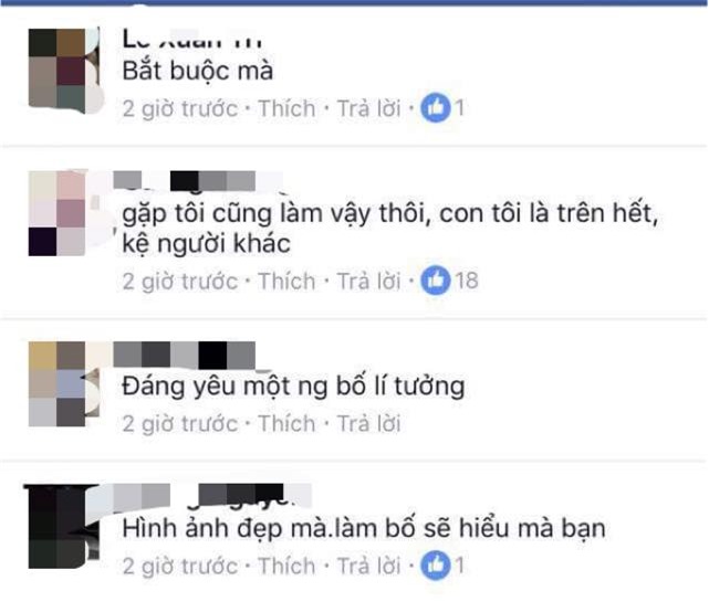 Ông bố mở cửa ô tô cho con đi vệ sinh khi dừng đèn đỏ ngay trên phố Hà Nội - Ảnh 2.