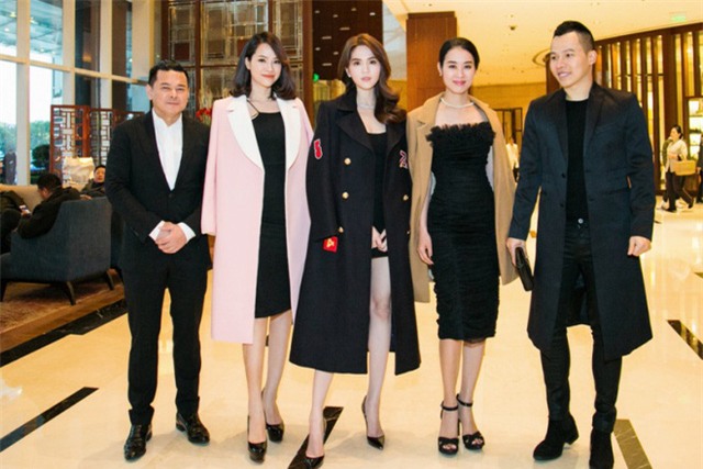 Những hoạt động mang tính chất gia đình kiểu đó, sự xuất hiện của ông bầu và các đồng nghiệp dễ khiến người ta thấy nó không còn mang tính gia đình nữa, nó giống như các sự kiện giải trí khác mà cô tham gia.