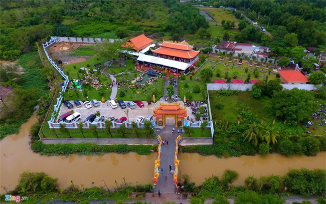 Nhà thờ Tổ của Hoài Linh mở cửa 3 ngày Tết Đinh Dậu - Ảnh 1.