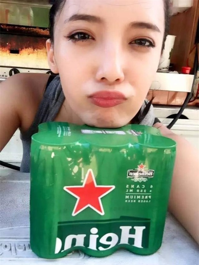 Khách hàng nườm nượp kéo đến hàng ăn vặt của cô chủ khuyết tật xinh như minh tinh - Ảnh 8.