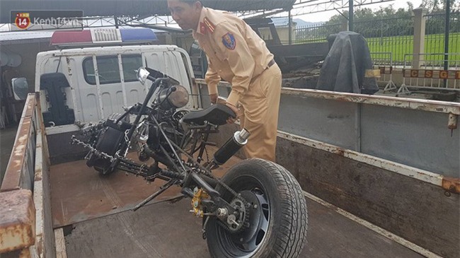 Cảnh sát giao thông Đà Nẵng bắt giữ “siêu quái xế” Batman gây náo loạn quốc lộ 1A - Ảnh 2.