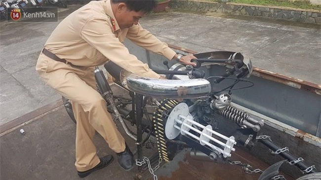 Cảnh sát giao thông Đà Nẵng bắt giữ “siêu quái xế” Batman gây náo loạn quốc lộ 1A - Ảnh 6.