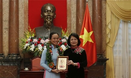 Nu tien si mang duyen no voi ung thu hinh anh 1