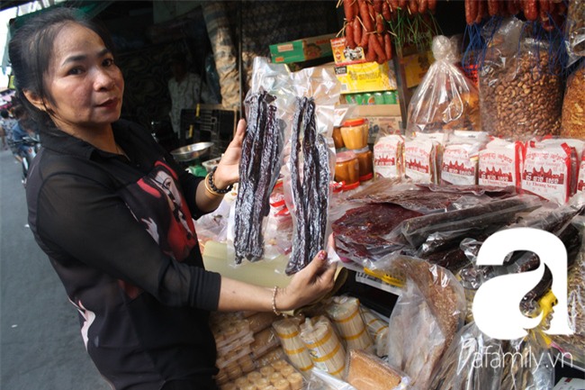 “Vũ nữ chân dài” đặc sản Biển Hồ được săn hàng dự trữ cho Tết ở Sài Gòn - Ảnh 2.