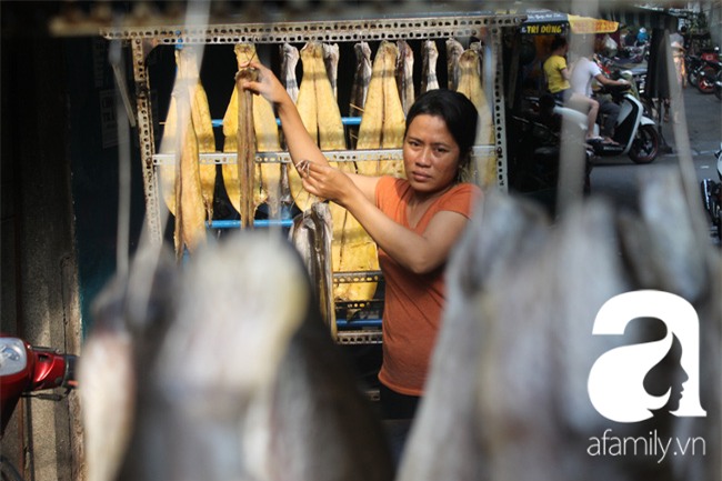 “Vũ nữ chân dài” đặc sản Biển Hồ được săn hàng dự trữ cho Tết ở Sài Gòn - Ảnh 5.