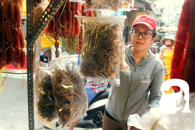 “Vũ nữ chân dài” đặc sản Biển Hồ được săn hàng dự trữ cho Tết ở Sài Gòn - Ảnh 6.