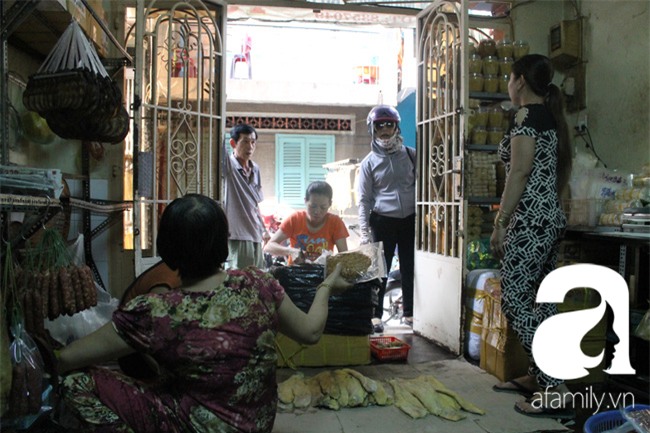 “Vũ nữ chân dài” đặc sản Biển Hồ được săn hàng dự trữ cho Tết ở Sài Gòn - Ảnh 7.