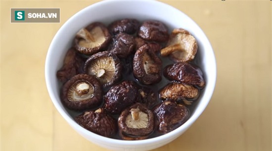 Bốn loại thực phẩm càng rửa càng bẩn nếu không rửa đúng cách - Ảnh 4.