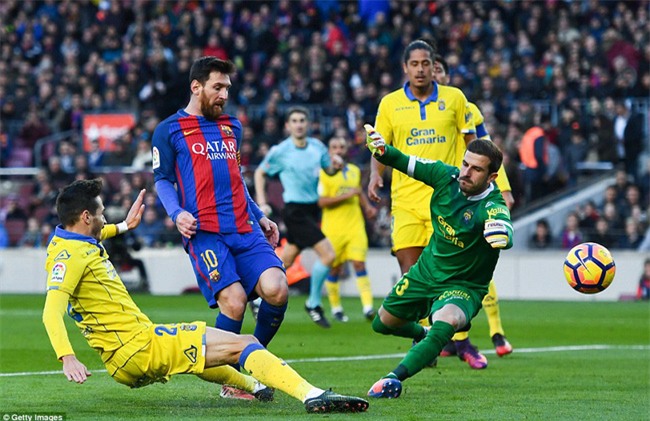 Messi lập kỷ lục ghi bàn giữa tâm điểm chỉ trích - Ảnh 4.