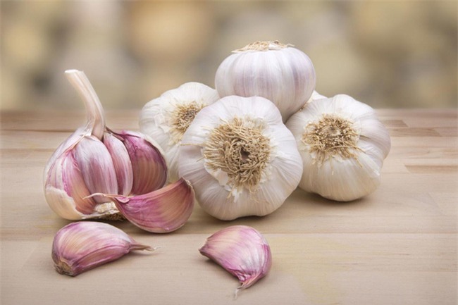 Làm sạch động mạch, ngăn chặn đau tim, đột quỵ nhờ đồ uống làm từ 2 nguyên liệu bếp nhà nào cũng có - Ảnh 2.