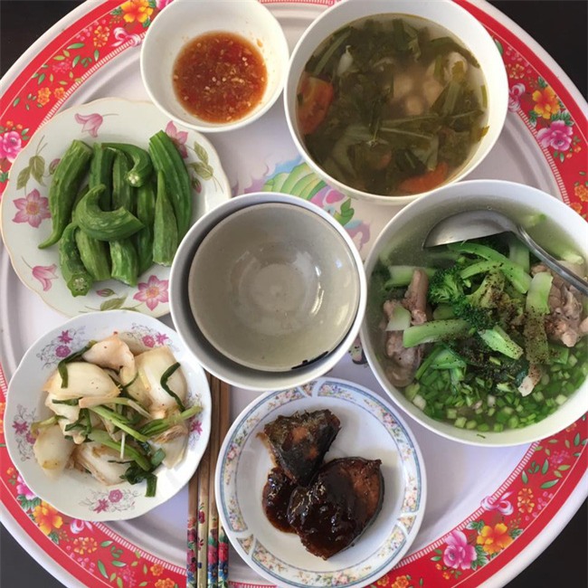 Sốt xình xịch trào lưu khoe mâm cơm ăn gì nấu gì của chị em dịp cận Tết - Ảnh 5.