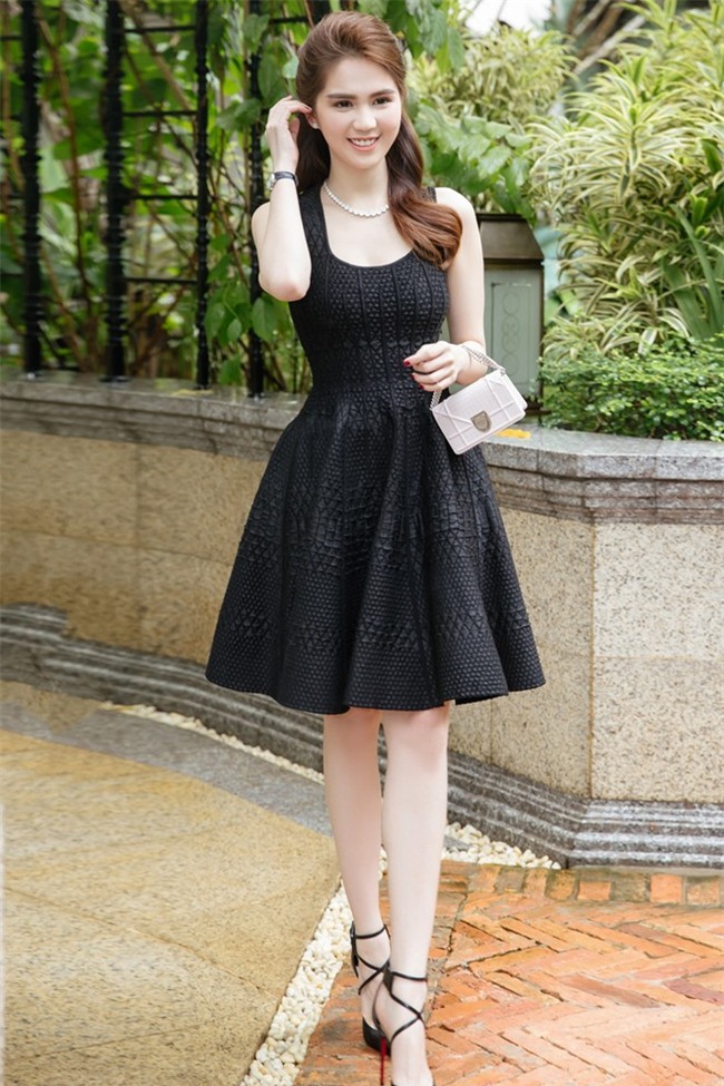 Ngoc Trinh xuc dong khi ban duoc SIM hon 18 ty dong hinh anh 1