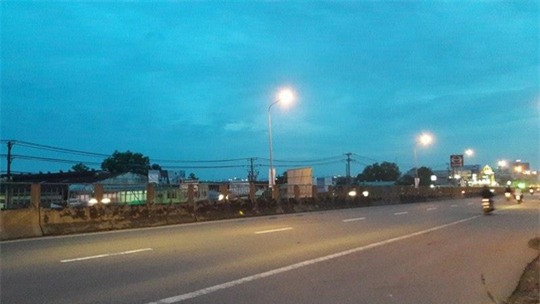 Hiện trường vụ tai nạn khiến 3 thanh niên chết thảm nhanh chóng được lực lượng chức năng giải tỏa (ảnh trên: B.H.Y)