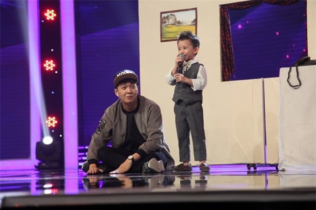 Xuat hien 'than dong bolero' 4 tuoi hat 'Duyen phan' hinh anh 1