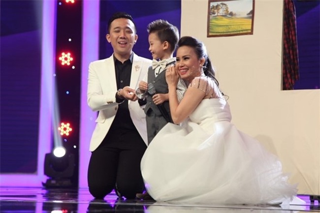 Xuat hien 'than dong bolero' 4 tuoi hat 'Duyen phan' hinh anh 2